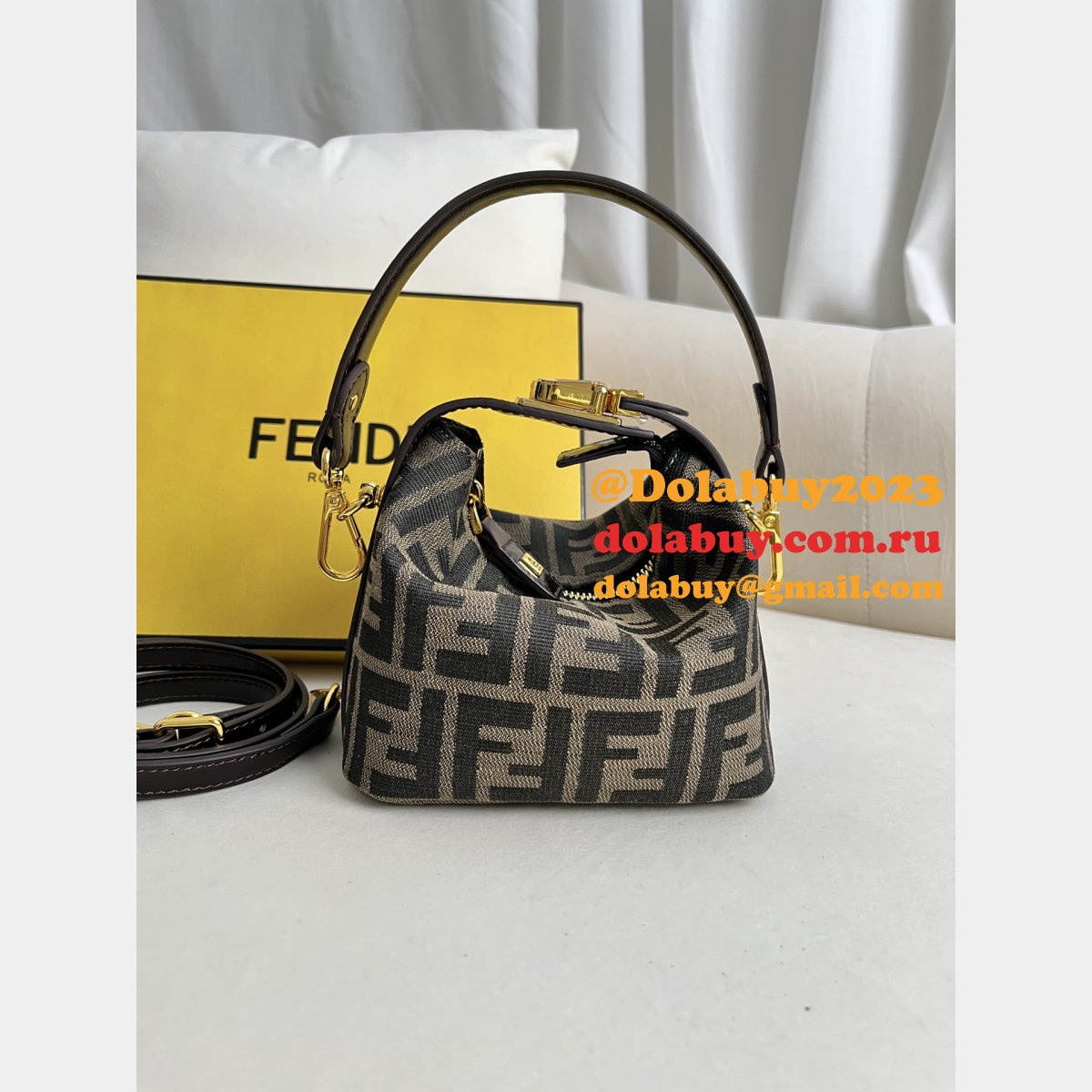 top quality F**di wholesale lunch hadnbag