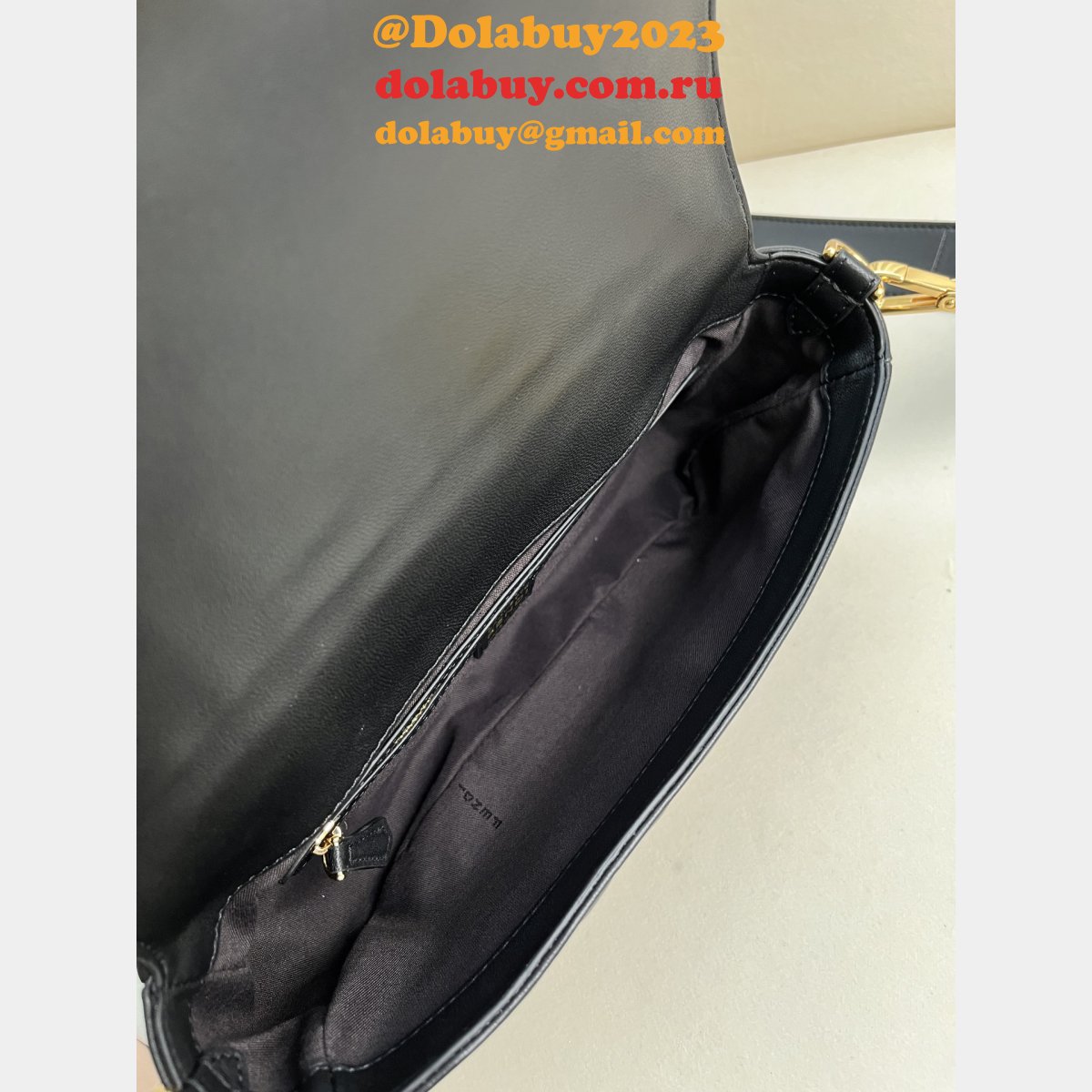7 star F**di iconic baguette medium bag 211