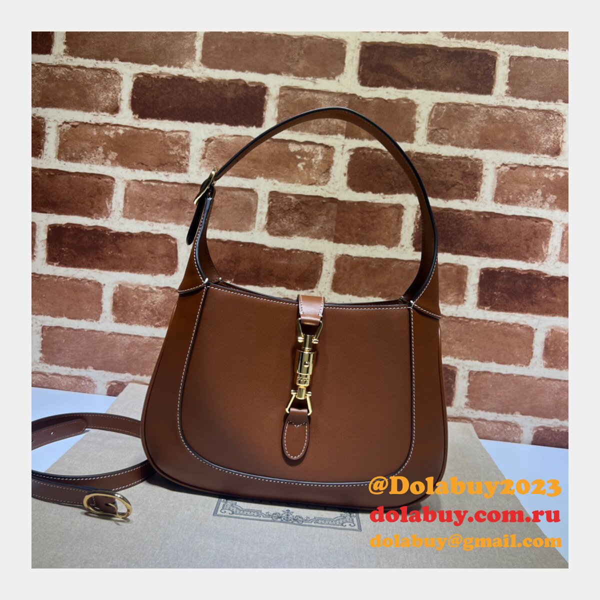 are there fake designer G*u*i 636709 jackie 1961 half hobo bag
