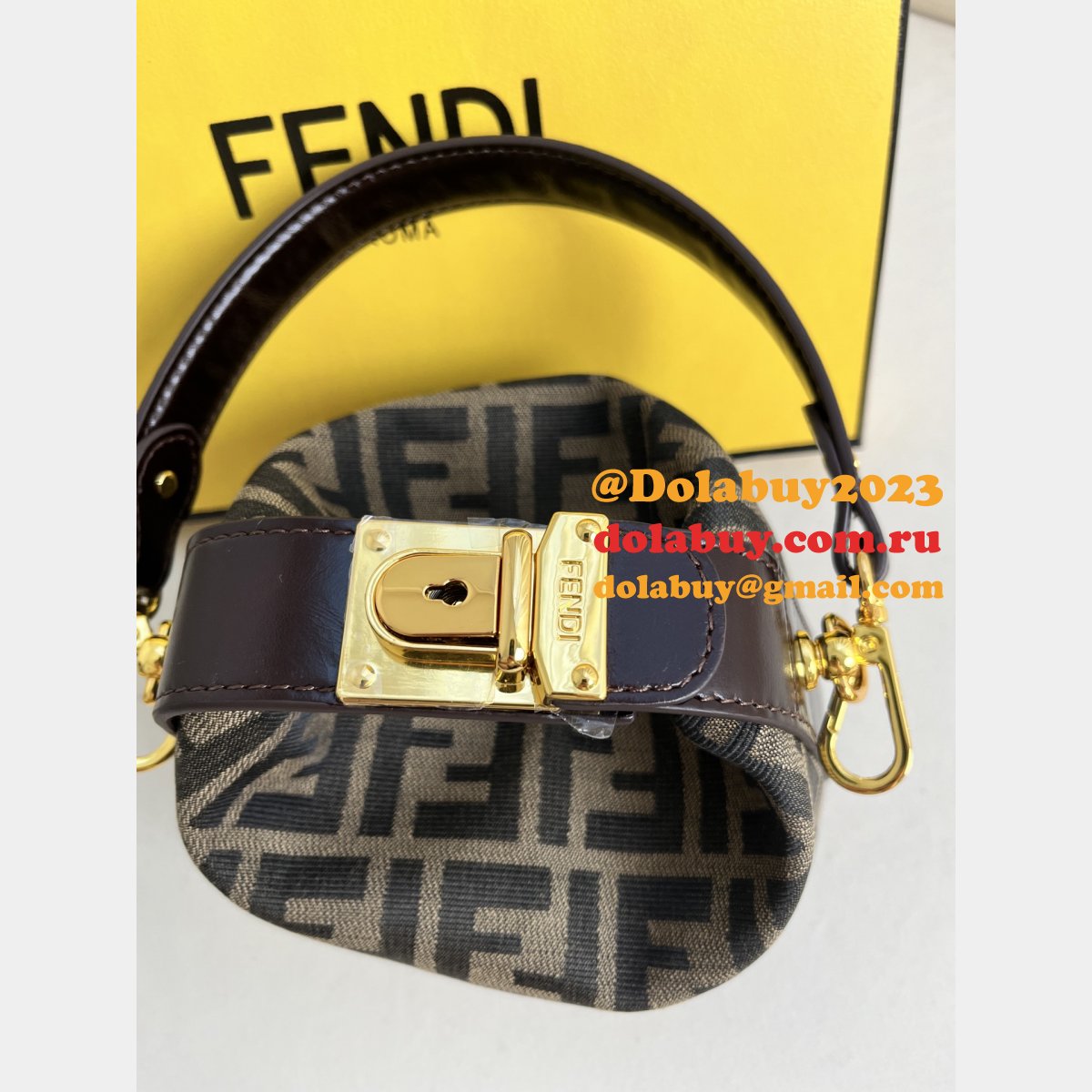 top quality F**di wholesale lunch hadnbag