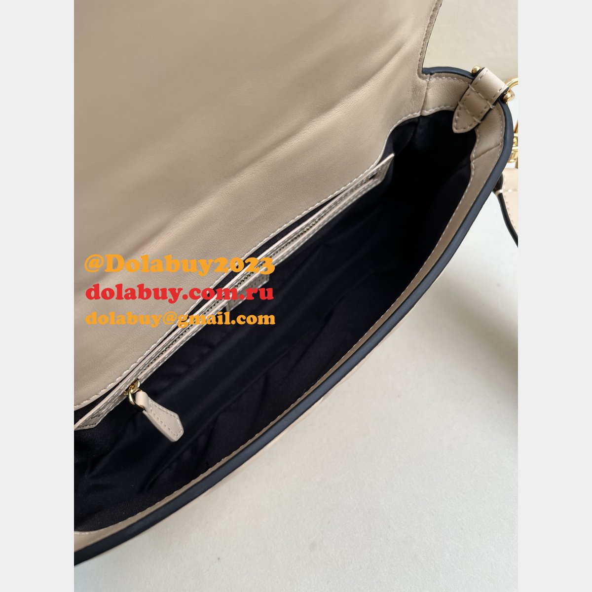 7 star F**di iconic baguette medium bag 211