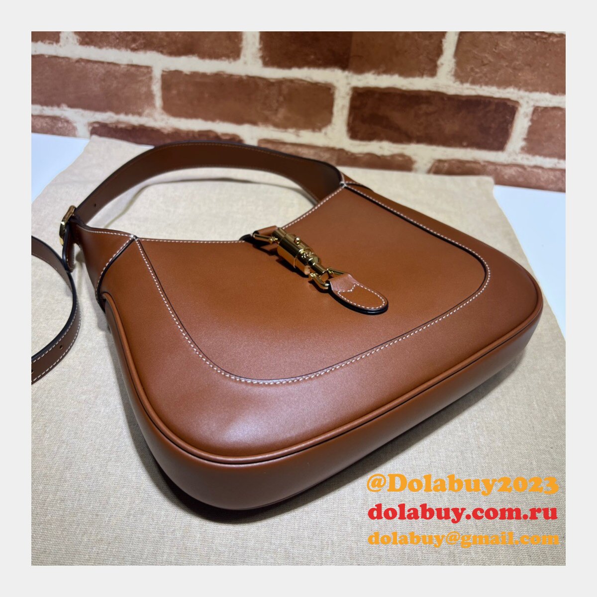 are there fake designer G*u*i 636709 jackie 1961 half hobo bag